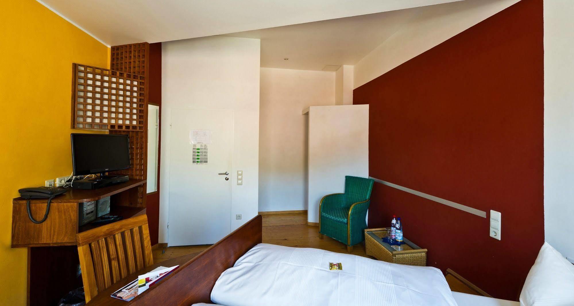 Hotel Monpti Heidelberg Bagian luar foto