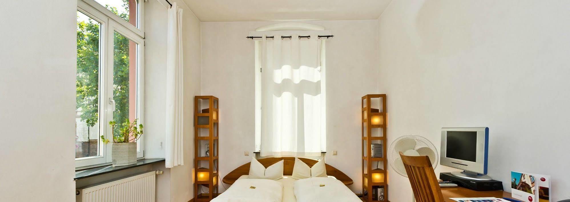 Hotel Monpti Heidelberg Bagian luar foto